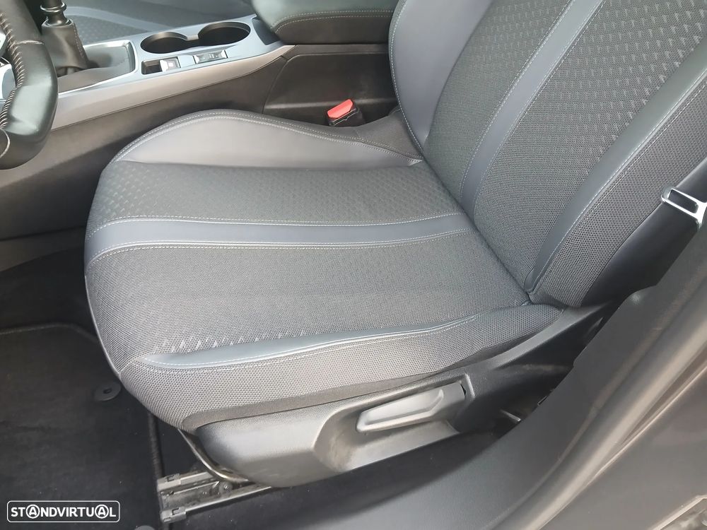 Peugeot 2008 1.2 PureTech Allure - 17
