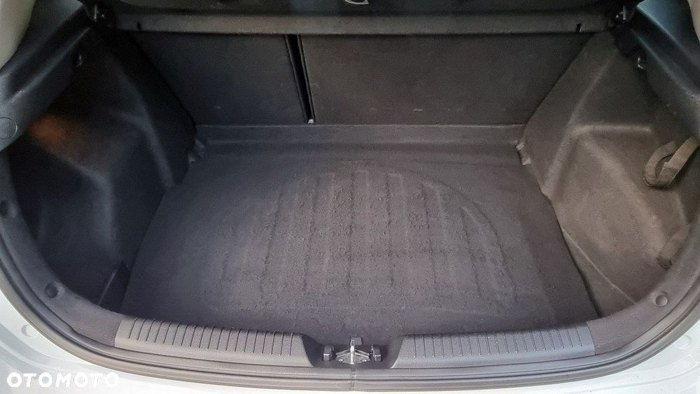 Kia Ceed - 16