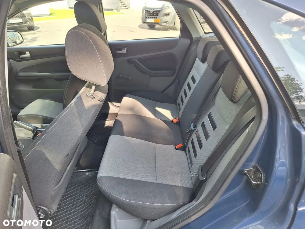 Ford Focus 1.8 Style - 30