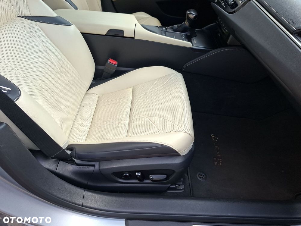 Lexus ES 300h Prestige - 18