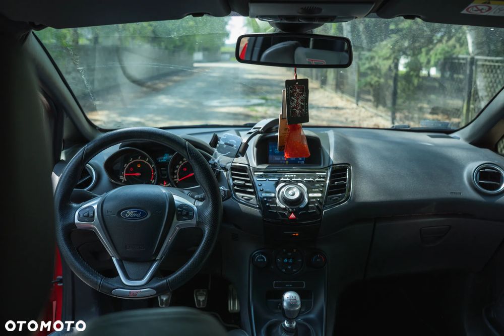 Ford Fiesta 1.6 EcoBoost ST - 12