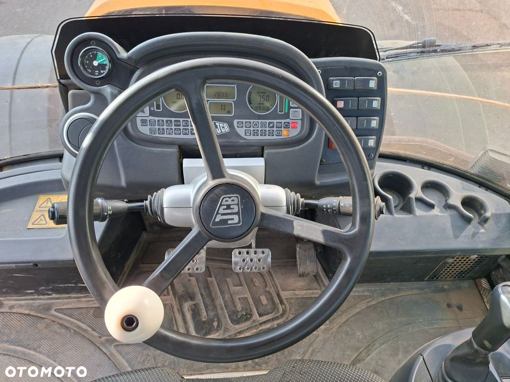 JCB Fastrac 3230 4X4 - 17