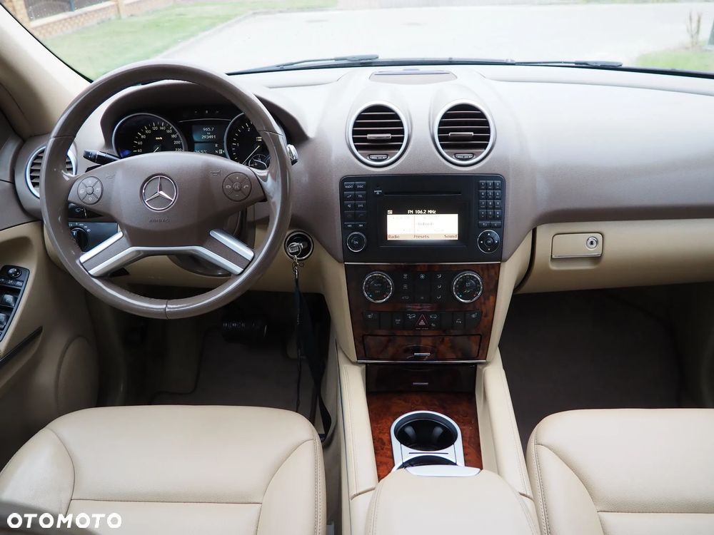 Mercedes-Benz ML - 26