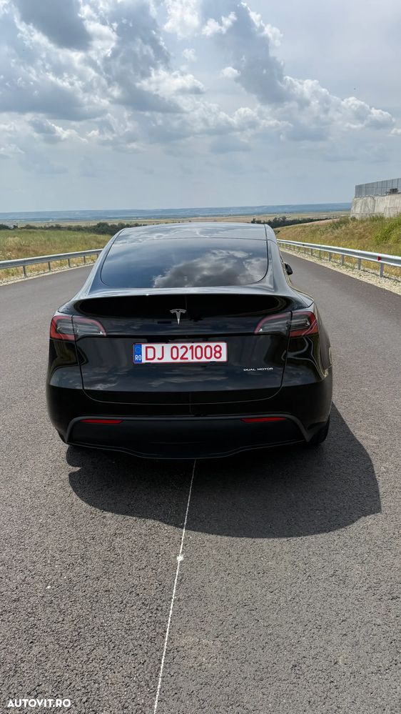 Tesla Model Y - 23