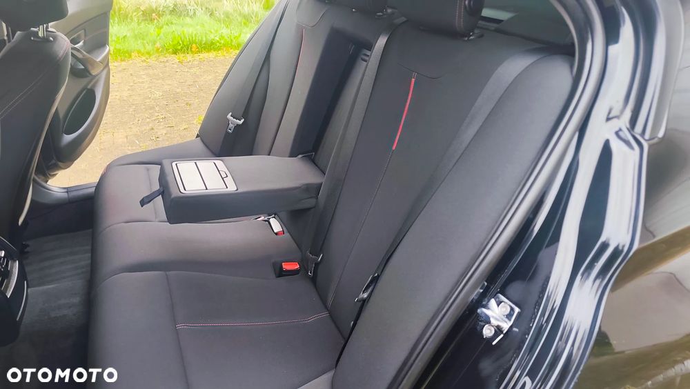 BMW Seria 3 328i Sport-Aut Sport Line - 33