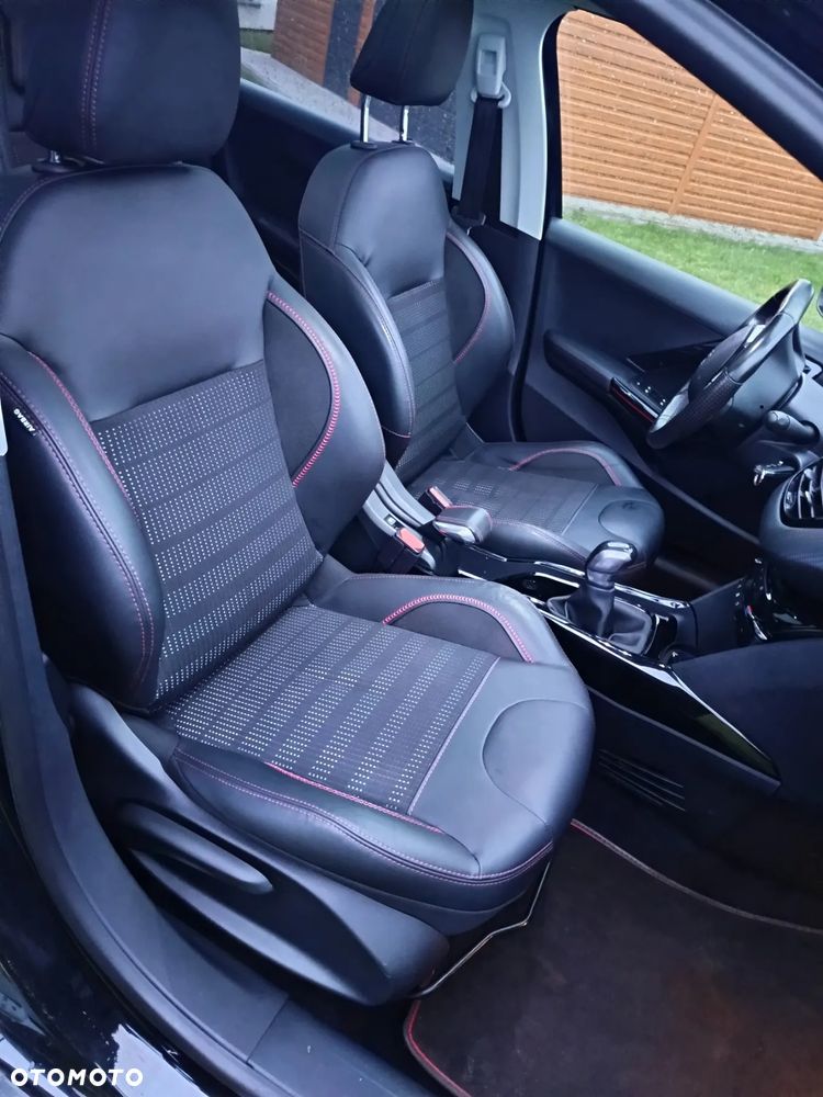 Peugeot 2008 PureTech 110 Stop&Start GT-Line Edition - 12