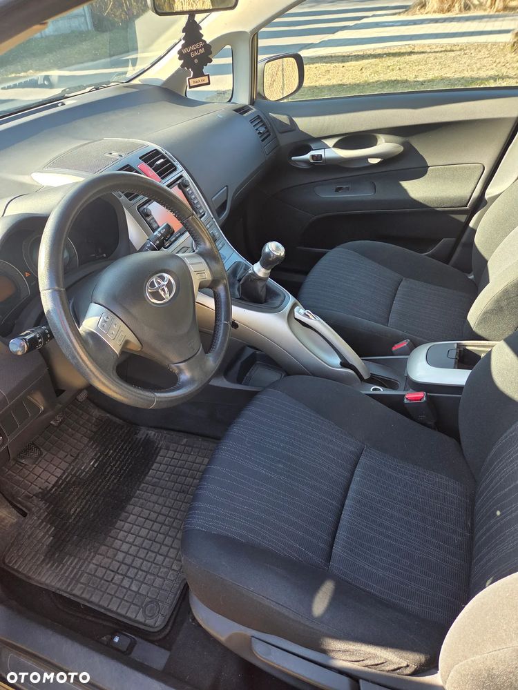 Toyota Auris 1.6 VVT-i Team - 9