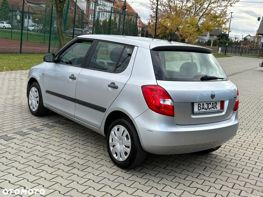 Skoda Fabia ver-1-2-12v-active - 5