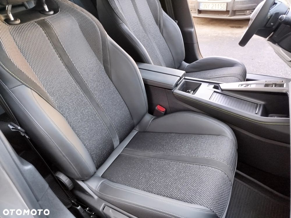 Peugeot 308 1.2 mHEV GT S&S e-DCS6 - 16