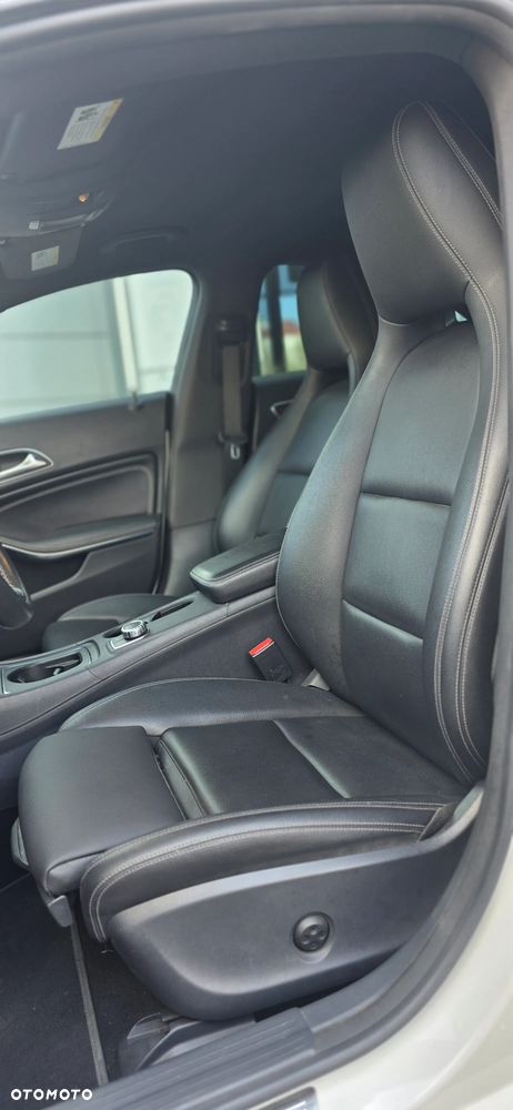 Mercedes-Benz CLA 250 7G-DCT UrbanStyle Edition - 22