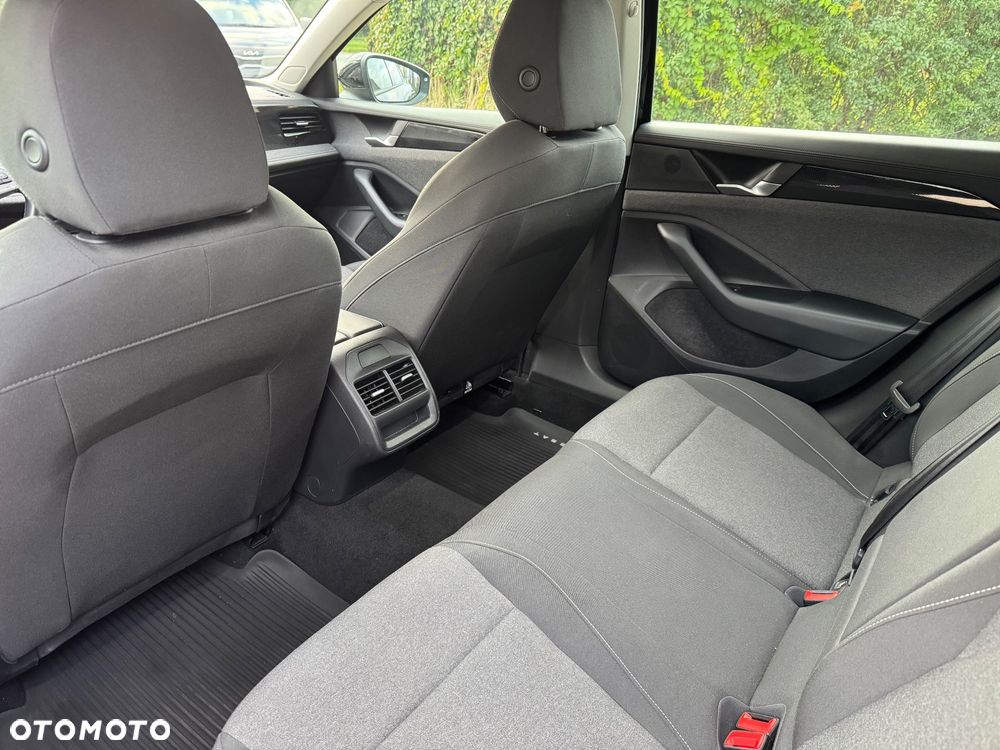 Volkswagen Passat - 18
