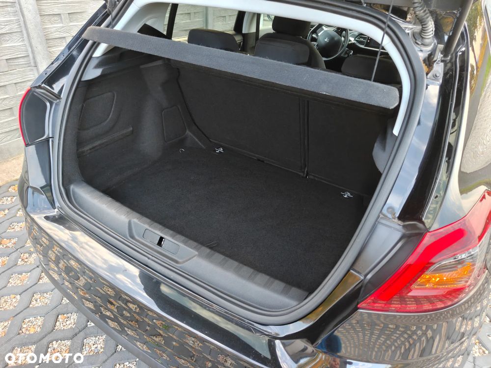 Peugeot 308 - 8