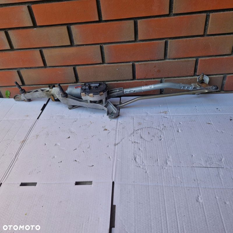 MECHANIZM SILNICZEK WYCIERACZEK PRZÓD A2048201040 Mercedes C W204 07-11 EU - 1