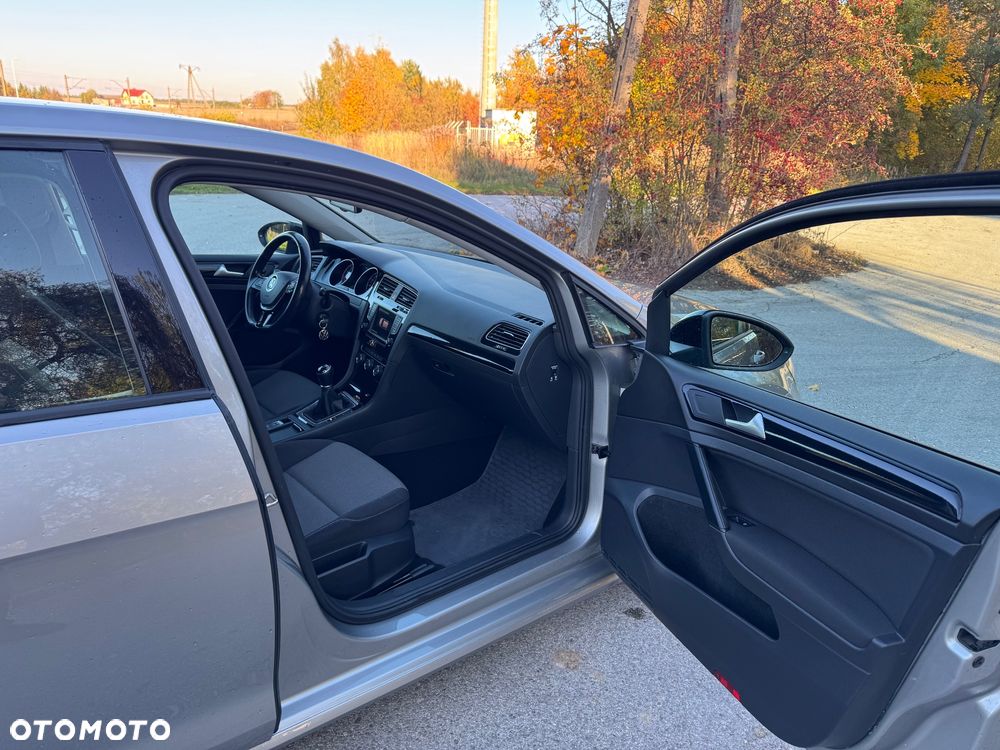 Volkswagen Golf - 10