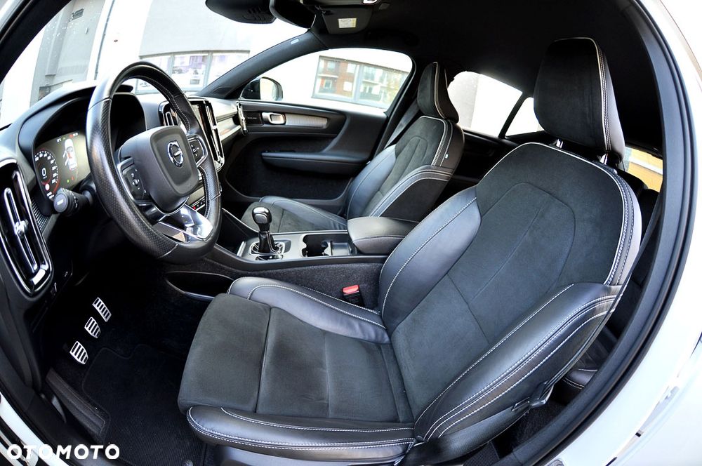 Volvo XC 40 T3 R-Design - 22