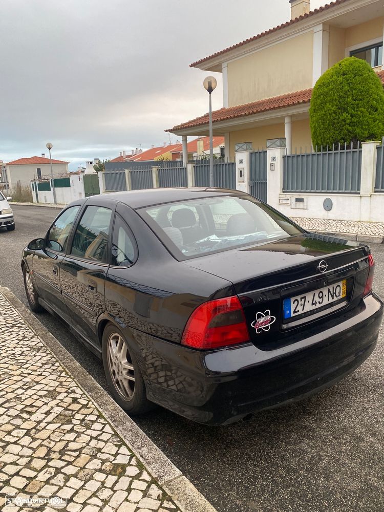 Opel Vectra 1.6i - 5