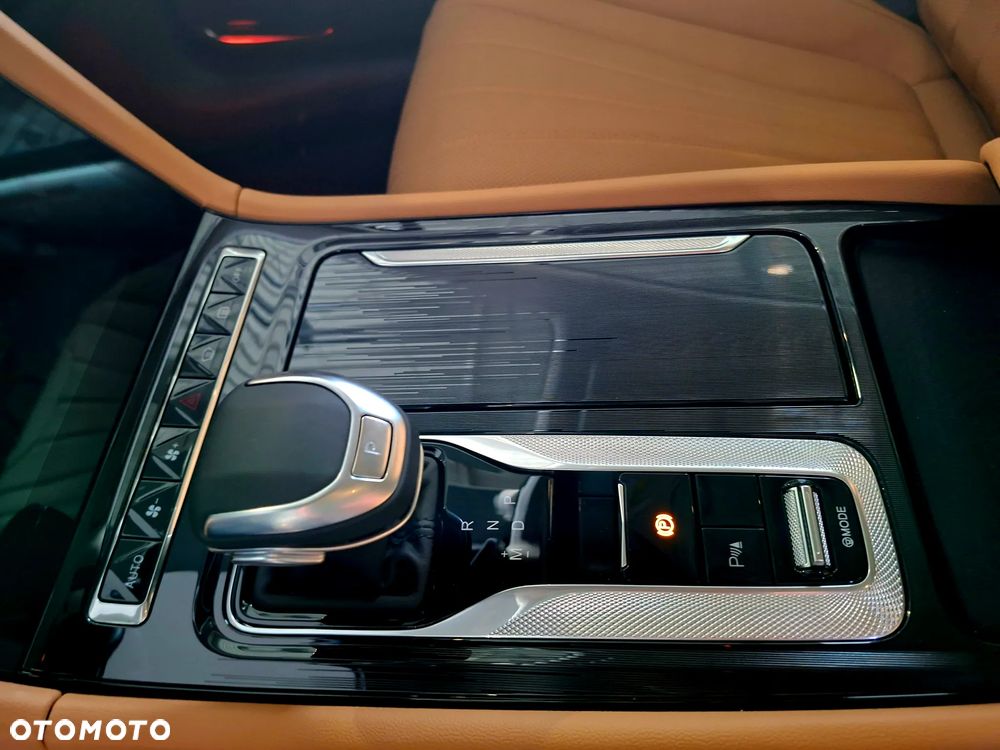 Hongqi H5 2.0T Comfort - 24