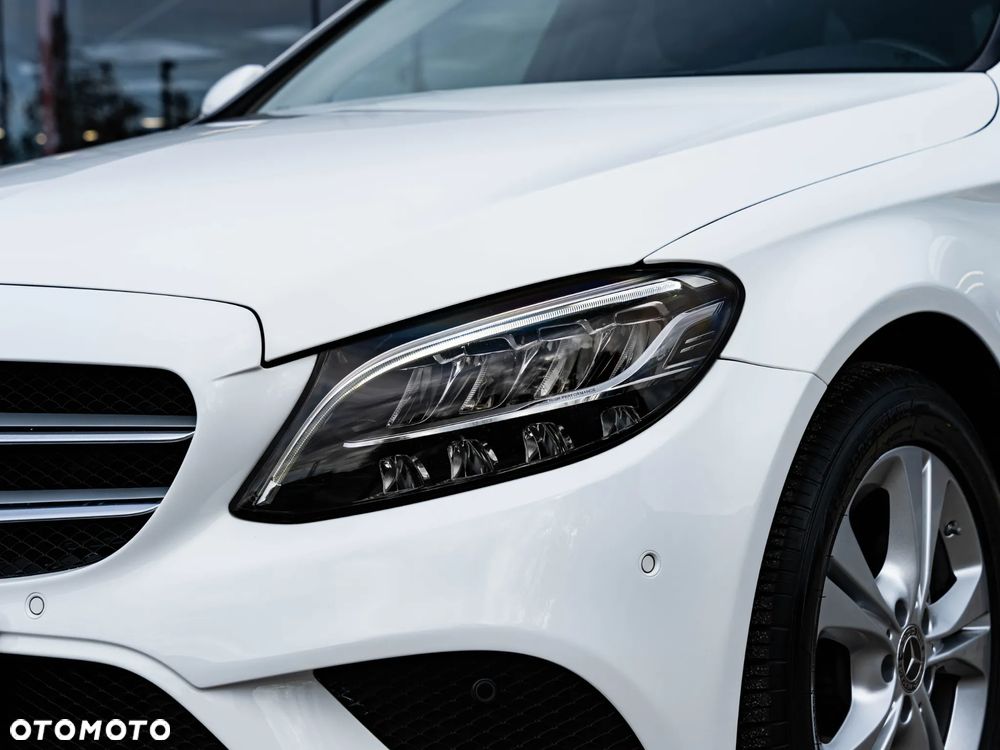 Mercedes-Benz Klasa C 220 d 4Matic T 9G-TRONIC Exclusive - 16