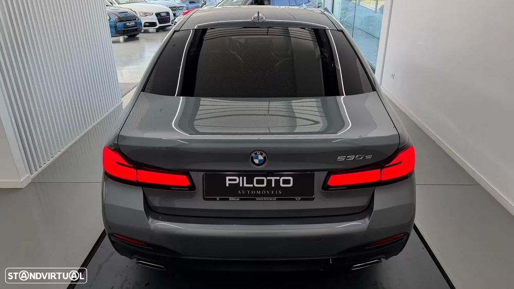 BMW 530 e Pack Desportivo M - 12