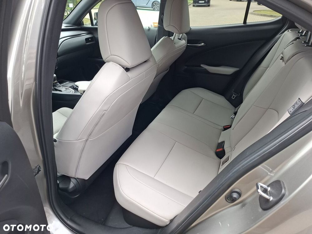 Lexus UX - 13