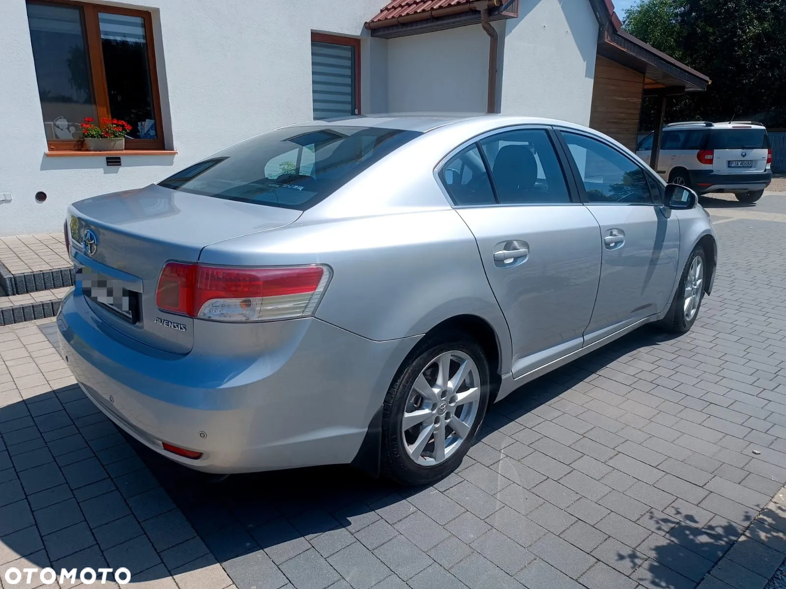 Toyota Avensis 1.6 Premium - 4
