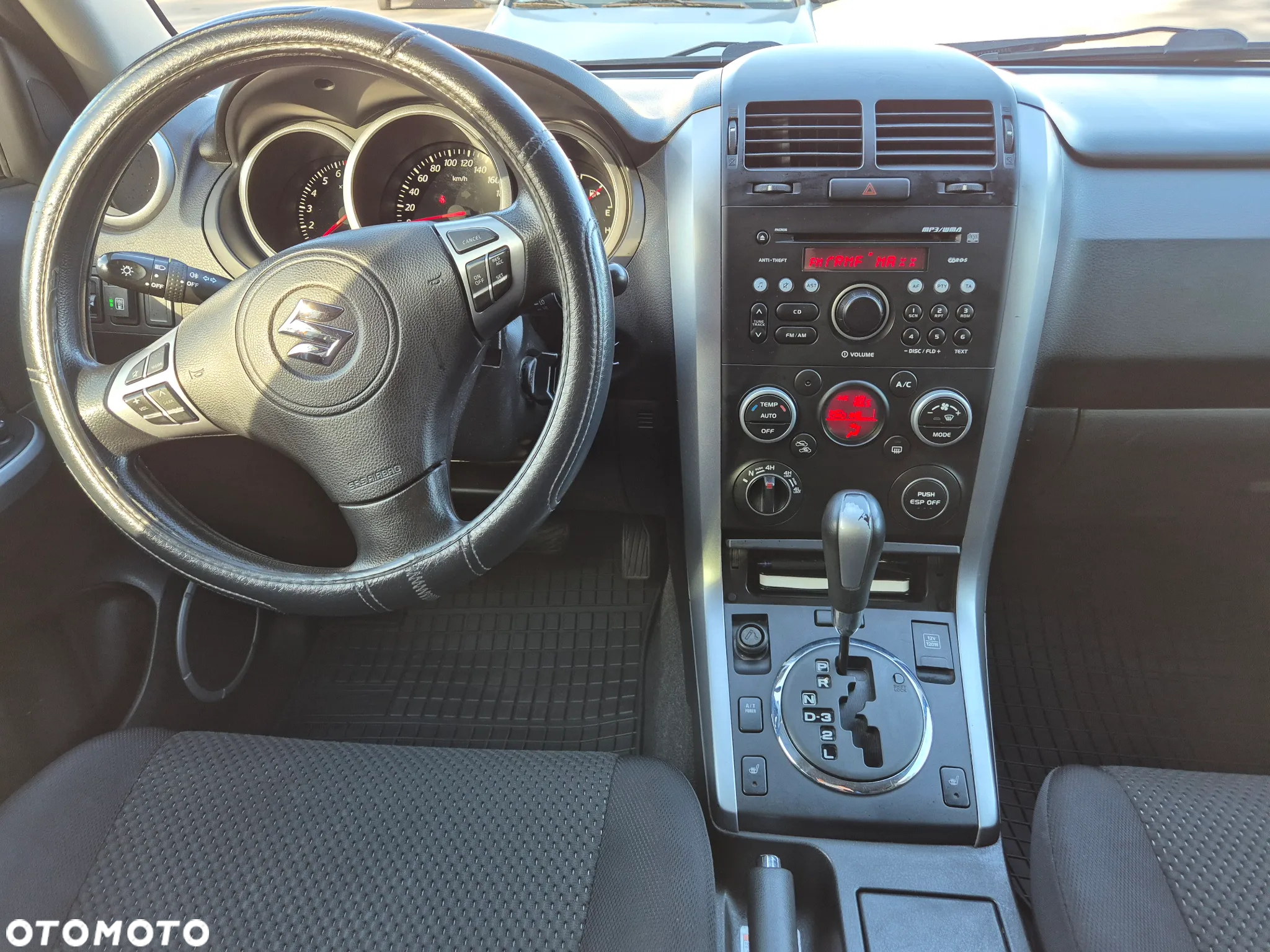 Suzuki Grand Vitara 2.4 De Luxe - 17
