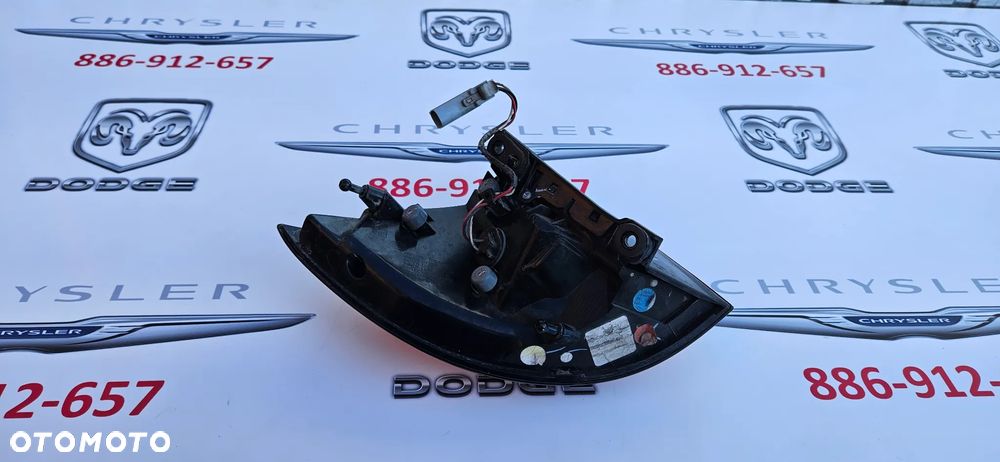 Chrysler Pacifica 2016- Lampa tył prawy Lampa tylna prawa P68229028AA Lampa tył lewy Lampa tylna lewa P68229029AA IDEALNE Żarówki W21/5W ZWYKŁE LAMPY - 13