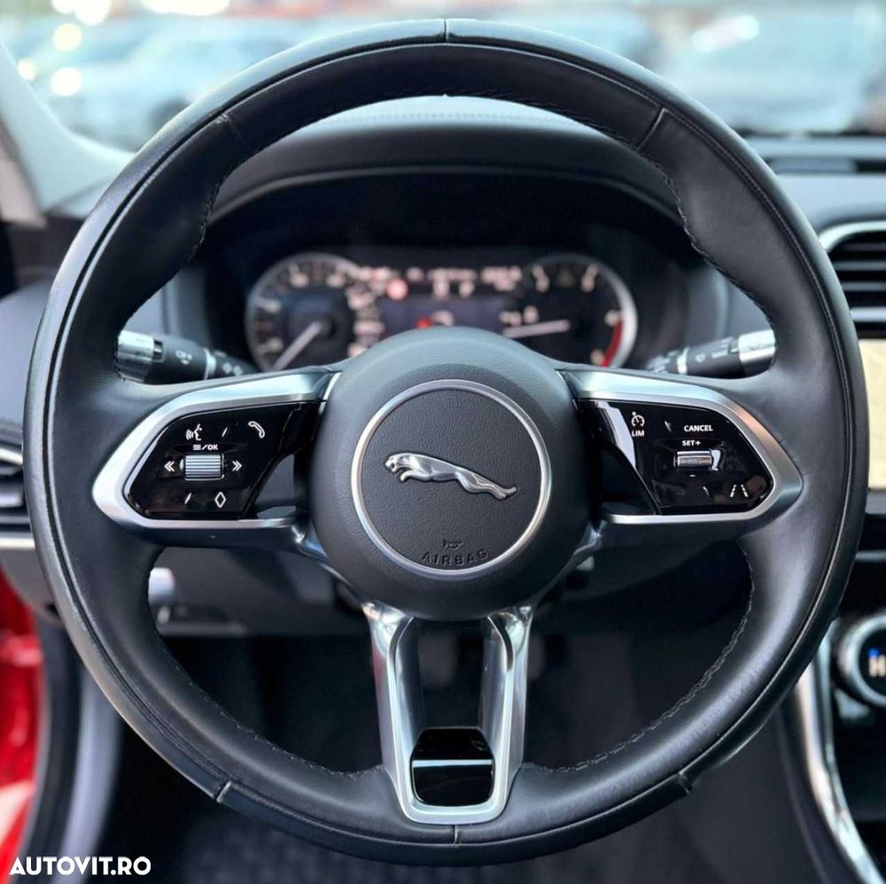 Jaguar XE D200 RWD MHEV R-Dynamic S - 22