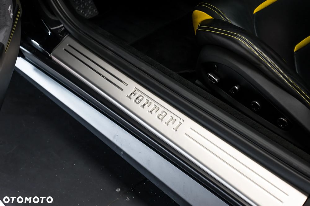 Ferrari GTC4Lusso - 20