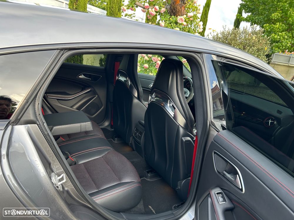 Mercedes-Benz CLA 45 AMG 4Matic Speedshift 7G-DCT Night Edition - 12