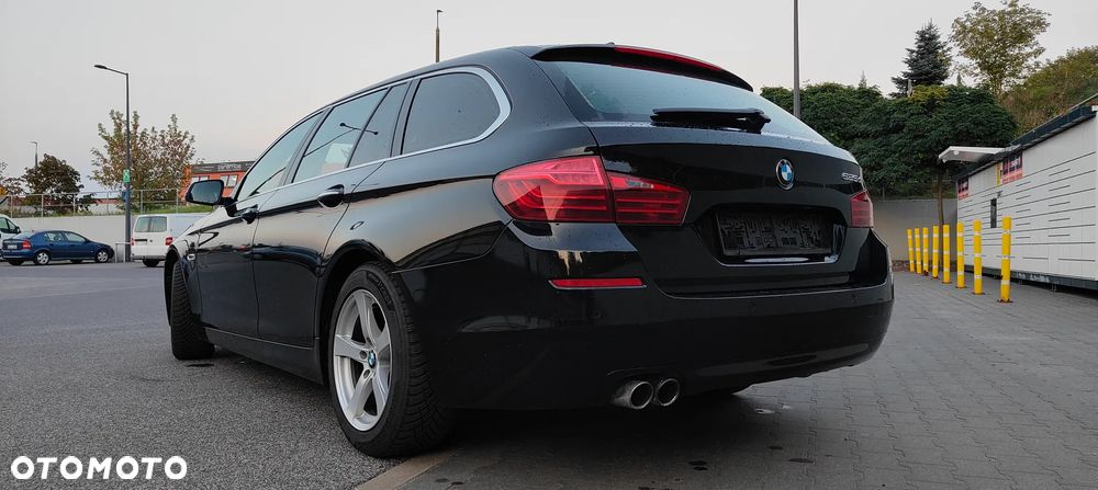 BMW Seria 5 525d Luxury Line - 13
