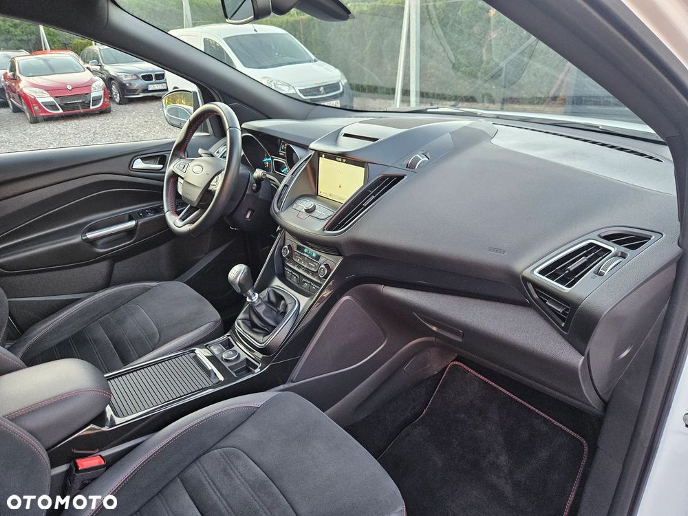 Ford Kuga - 37