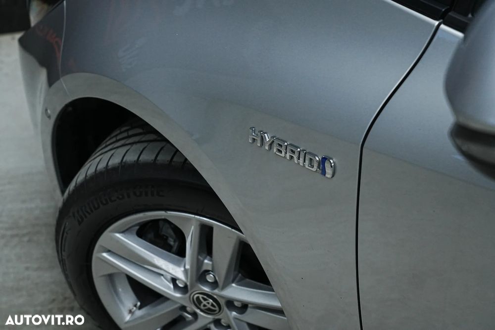 Toyota Corolla 1.8 HSD Business - 36