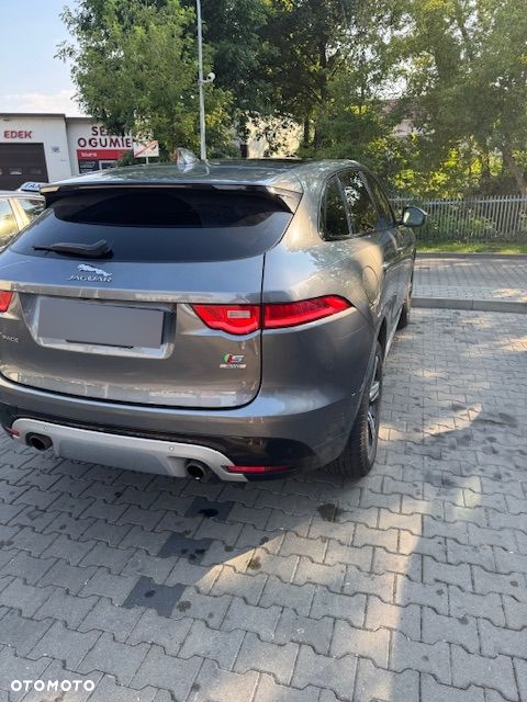 Jaguar F-Pace S AWD - 4