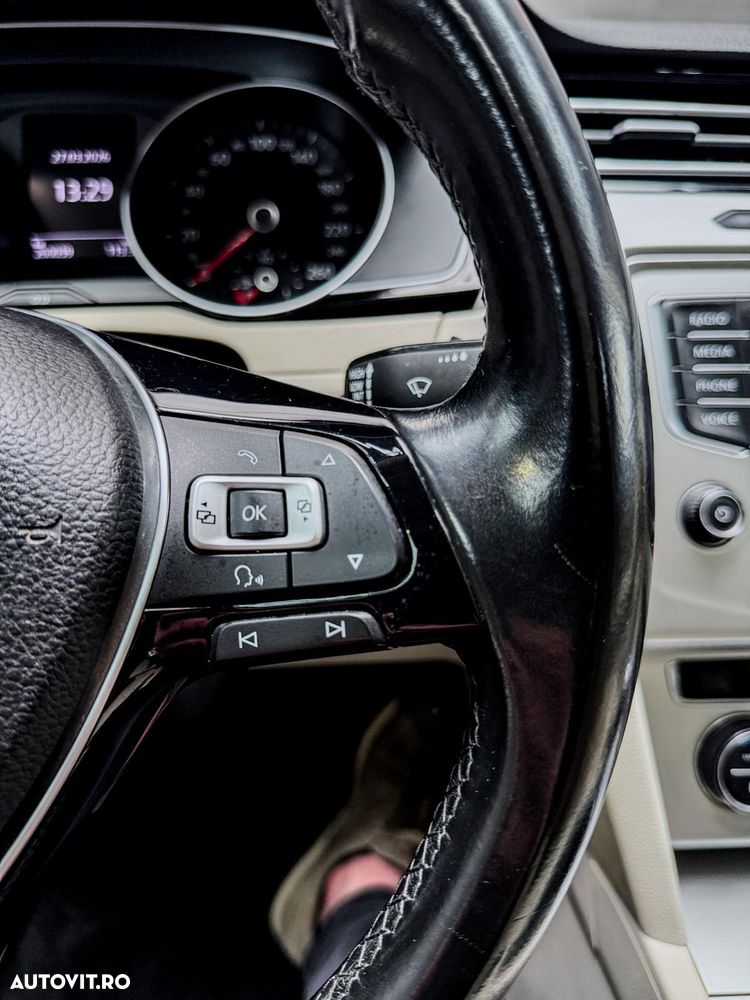 Volkswagen Passat - 17