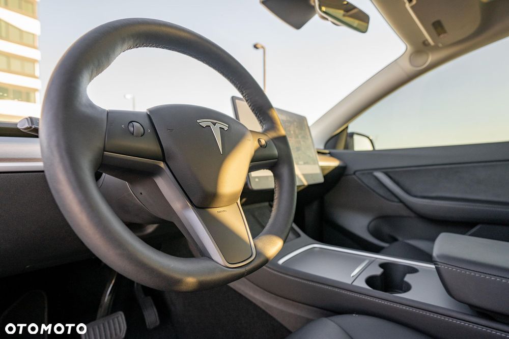 Tesla Model Y Long Range RWD - 12