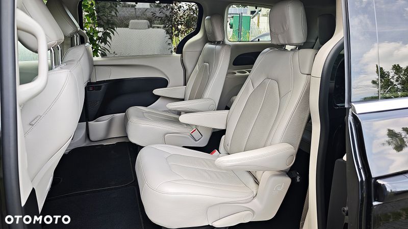 Chrysler Pacifica - 27