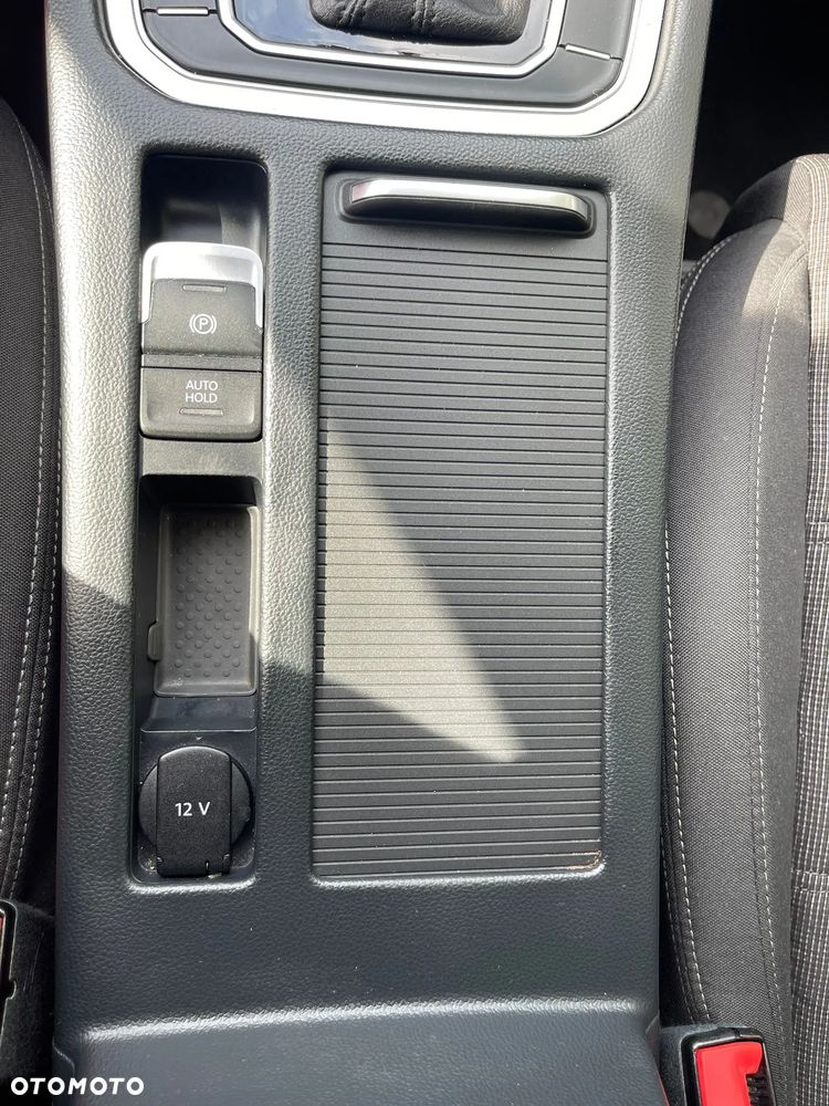 Volkswagen Passat - 8