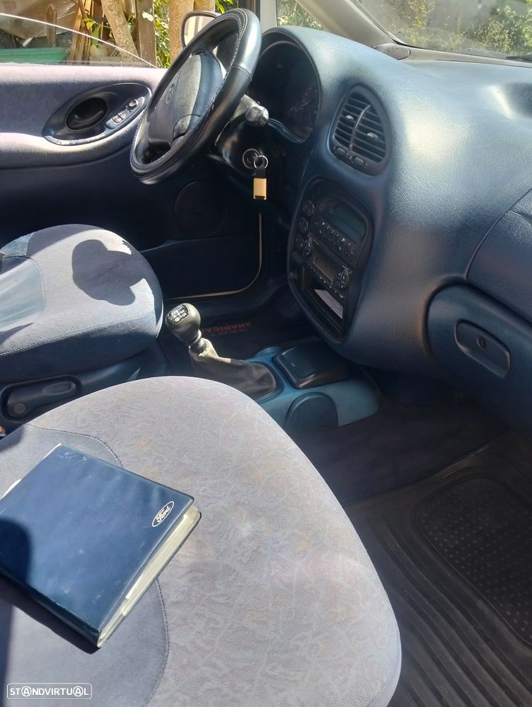 Ford Galaxy - 7