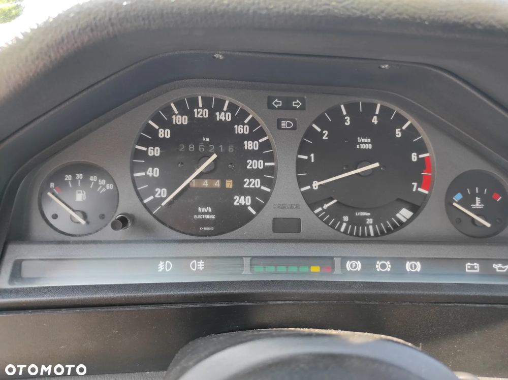 BMW Seria 3 318i - 11