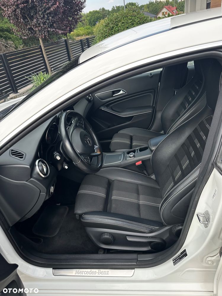 Mercedes-Benz CLA 180 7G-DCT Urban - 22