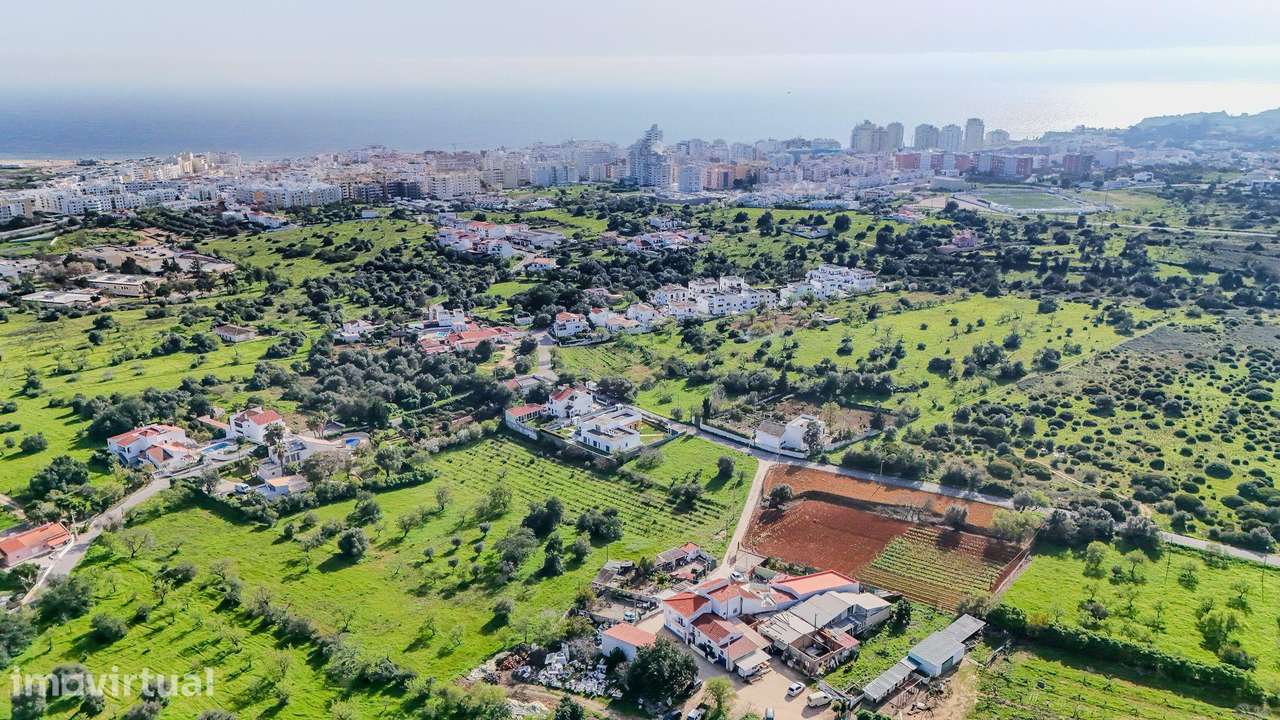 Terreno Misto com Potencial Construtivo de 2 Moradias T4 com Piscina, - Grande imagem: 2/16