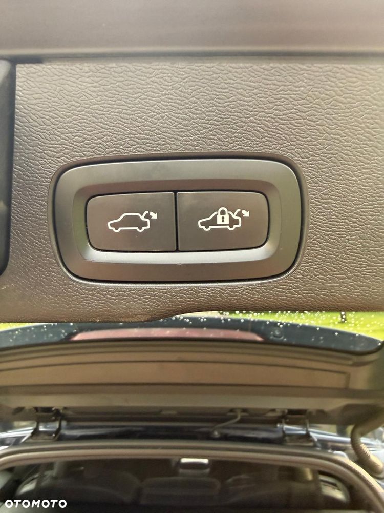 Volvo XC 60 B4 D AWD Plus Dark - 12