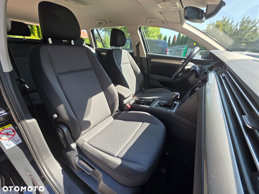 Volkswagen Passat 2.0 TDI SCR DSG Business - 24