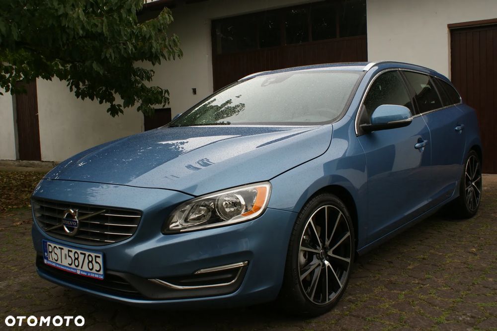 Volvo V60 T5 Geartronic Momentum - 1