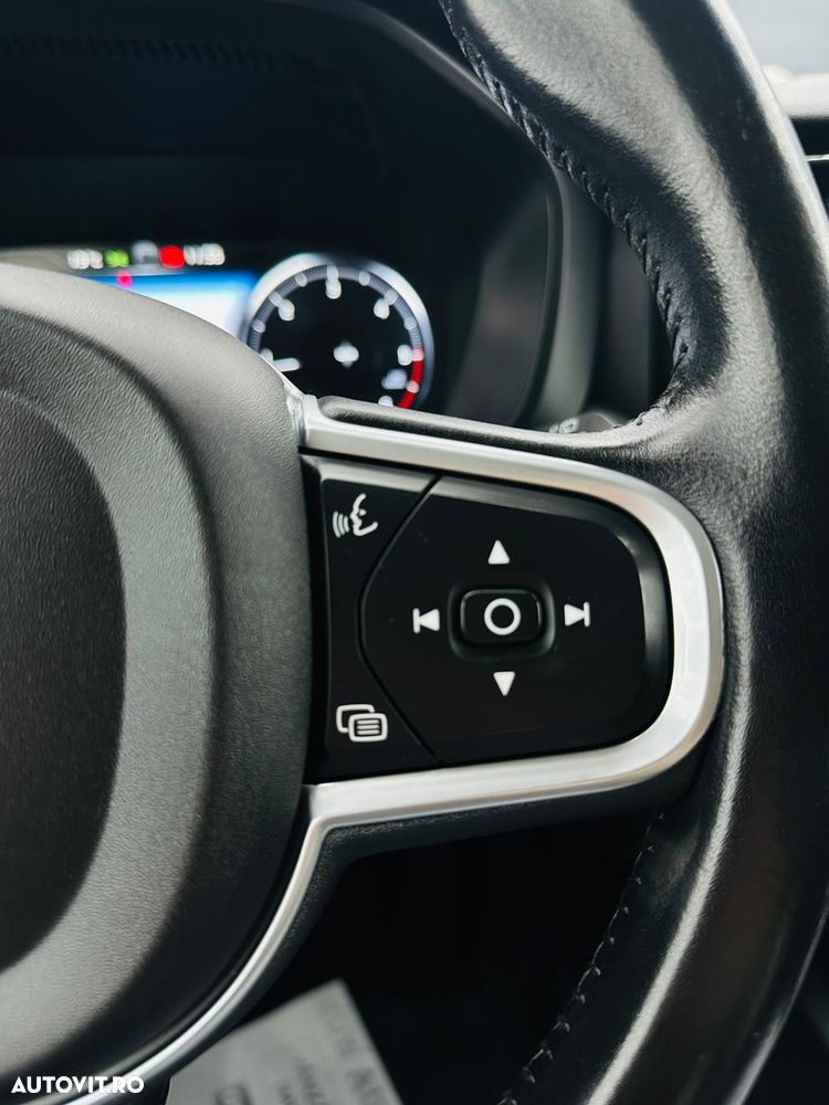 Volvo XC 60 D3 Momentum Pro - 33