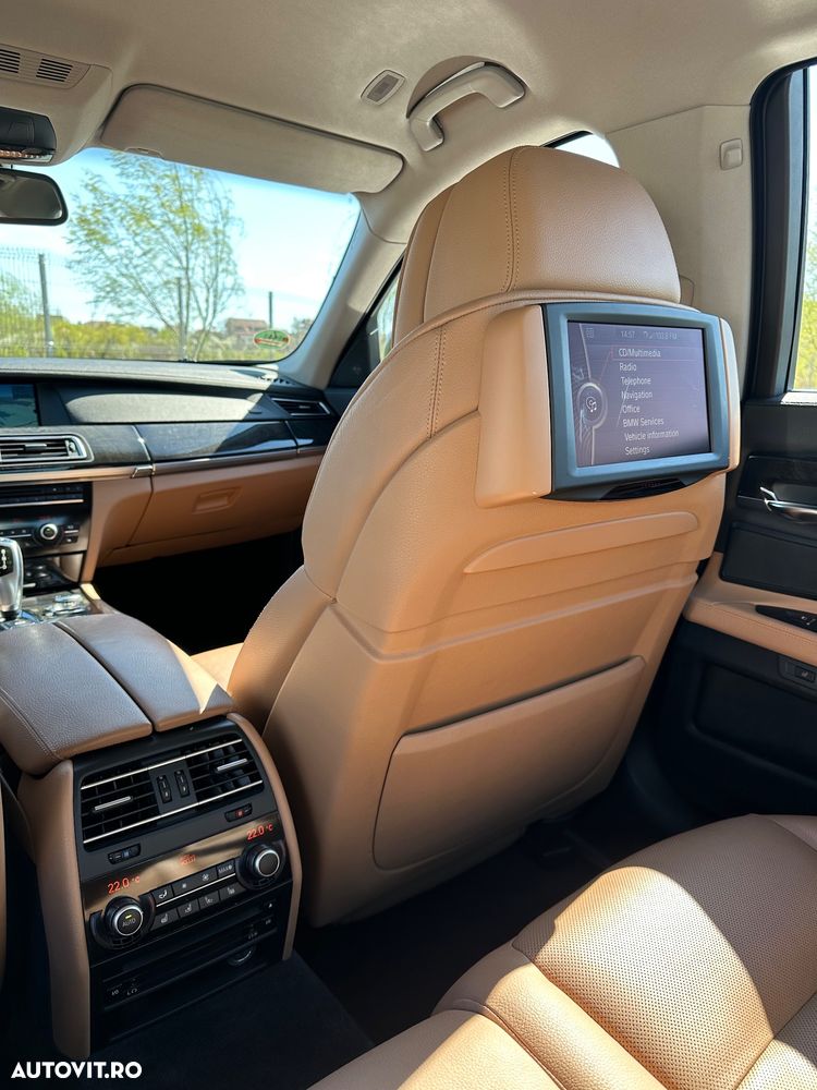 BMW Seria 7 740d xDrive Aut. - 25