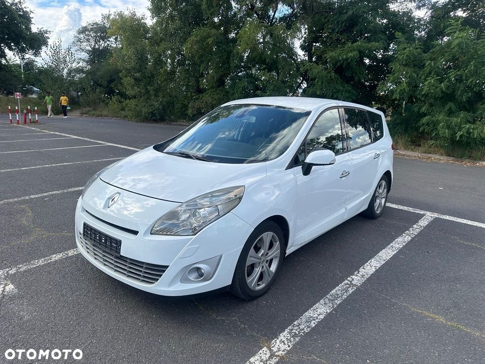 Renault Grand Scenic - 1
