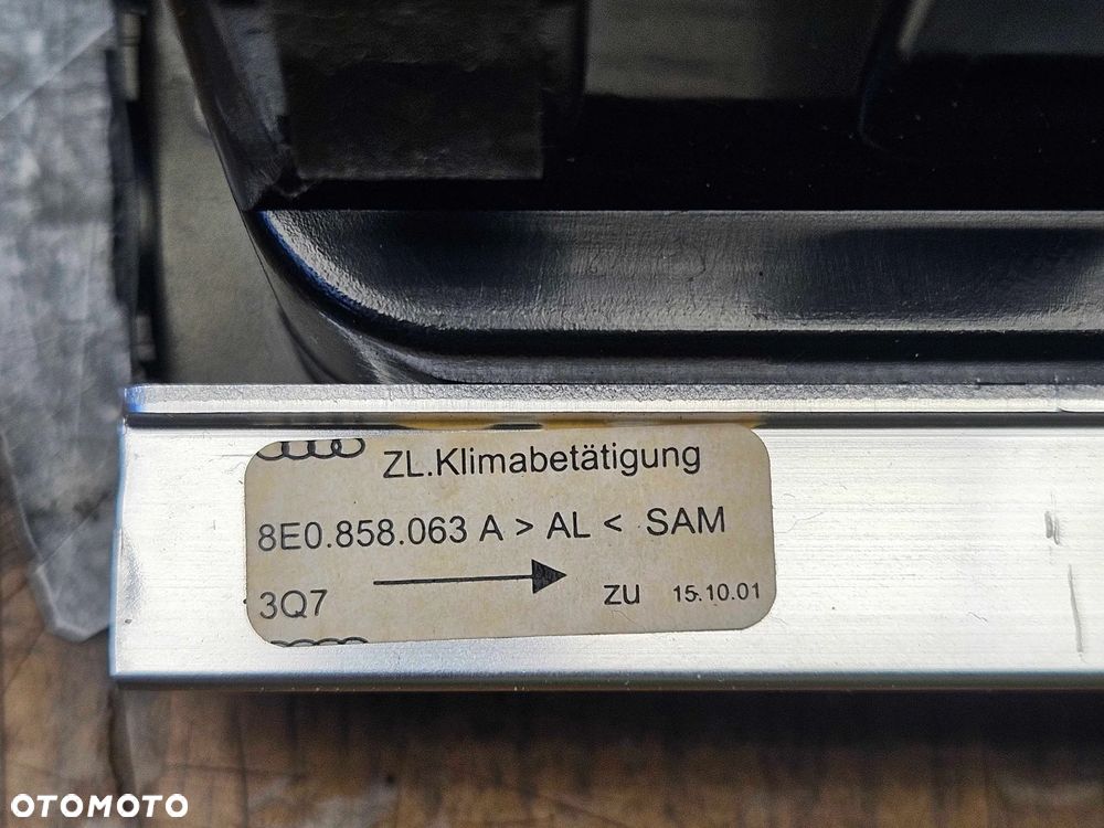 Klimatronik 8E0820043 Panel Sterowania Nawiewu Klimatyzacji Czarny Soul 1 DIN AUDI A4 B6 - 12