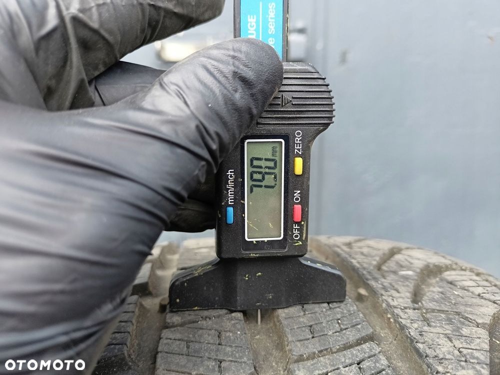 245/40R19 Pirelli P Zero Winter XL opona pojedynka zima 7,9mm - 3